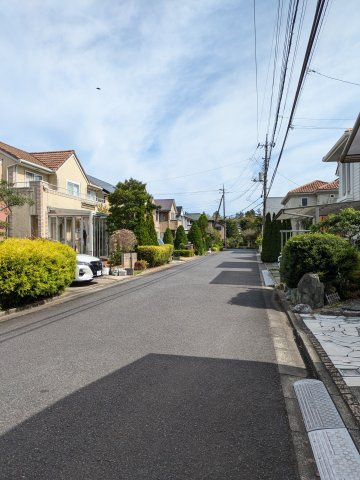 大網白里市季美の森南2丁目　中古戸建の前面道路含む現地写真