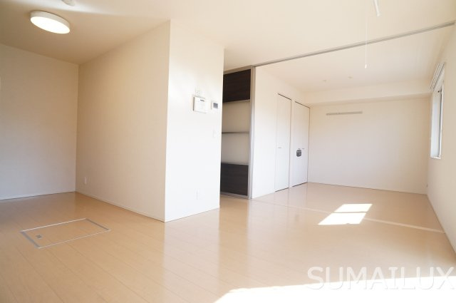 熊本市南区八幡１１丁目のアパートの居間・リビング