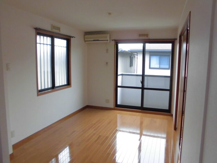 エピナール B棟の居間・リビング|リビングダイニング