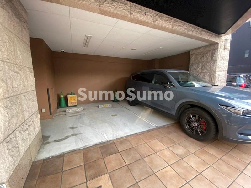 セイワパレス長堀南の駐車場