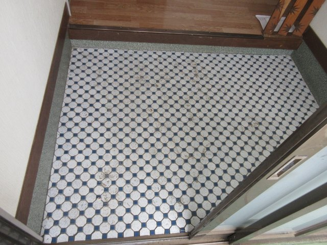 藤本貸家 の玄関