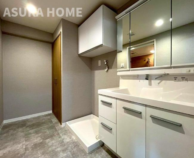 クイーンハイツ　保土ヶ谷の独立洗面台|洗面化粧台も新品交換されていて清潔感がありますね。