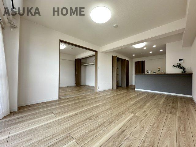 クイーンハイツ保土ヶ谷の独立洗面台|洗面所もリノベーションされていて清潔感がありますね。