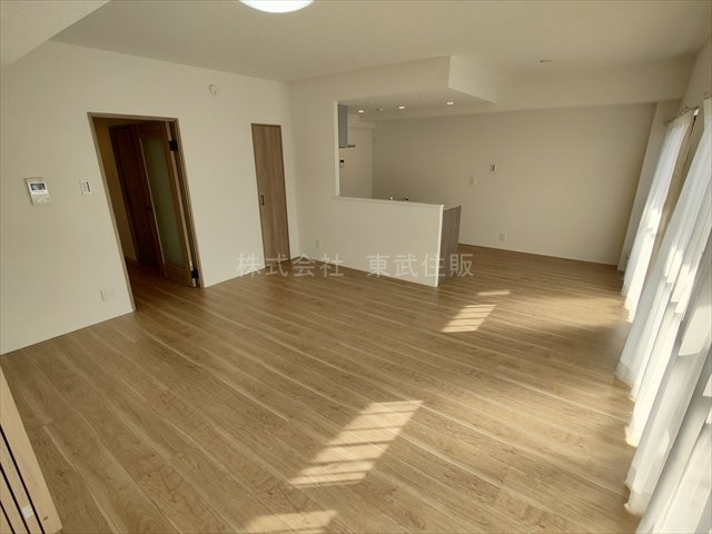 【居間・リビング】 | アステールふじみ野壱番館 | こちらのリビングで趣味の時間をお楽しみください