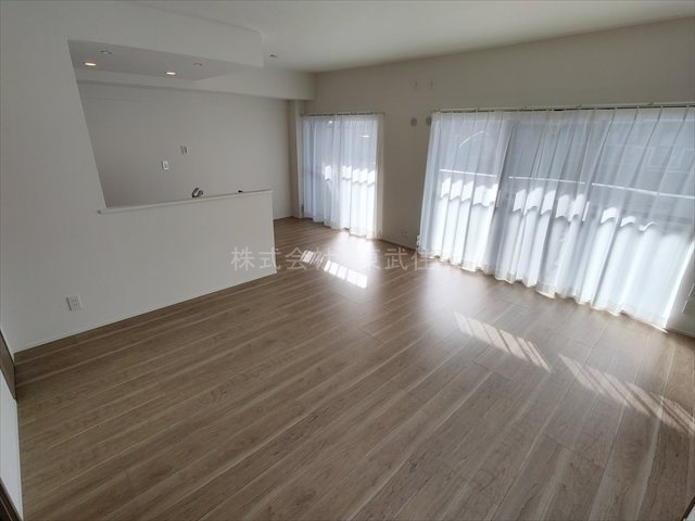 【居間・リビング】 | アステールふじみ野壱番館 | 開放感があり日当たり良好です