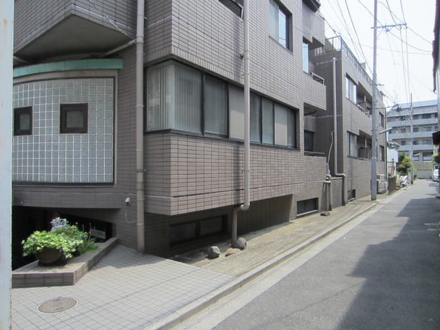 ラ・カーサ・エスペランザの外観|小路沿いなので圧迫感がありません！