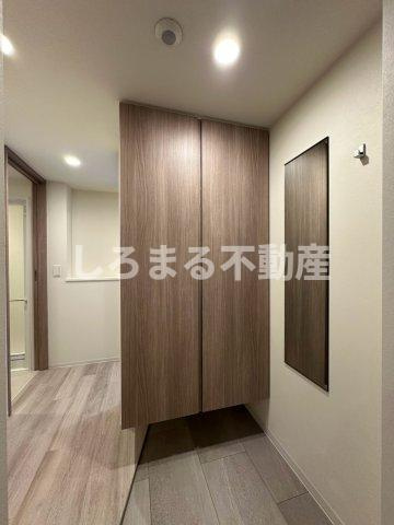 コンフォリア・リヴ本町WESTQの玄関