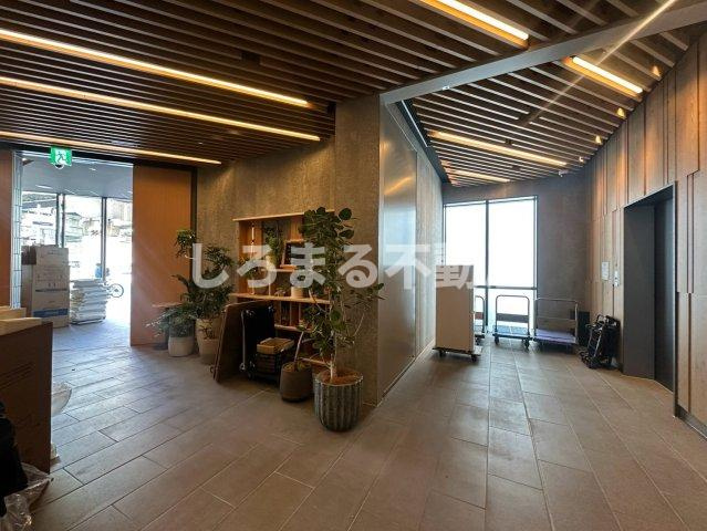 コンフォリア・リヴ本町WESTQのロビー