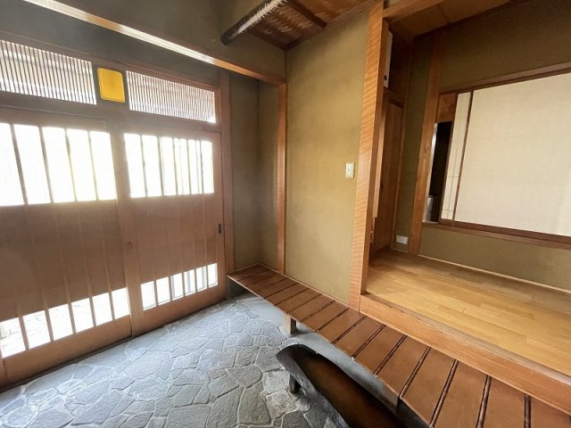 各務原市つつじが丘３丁目の玄関