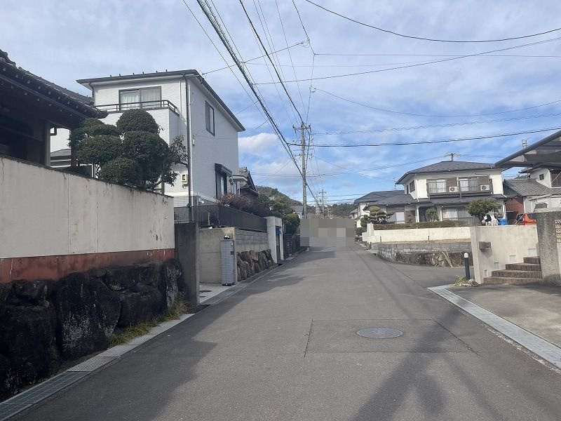 各務原市つつじが丘３丁目の前面道路含む現地写真