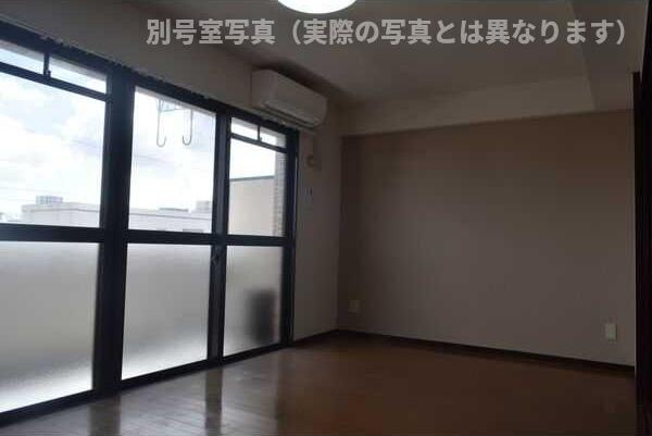 プリーマ千代鶴の居間・リビング