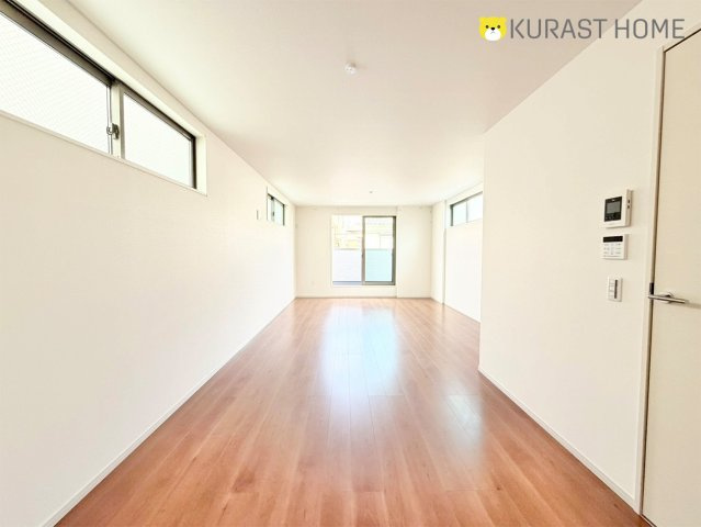 京都市右京区太秦上ノ段町　新築戸建の居間・リビング