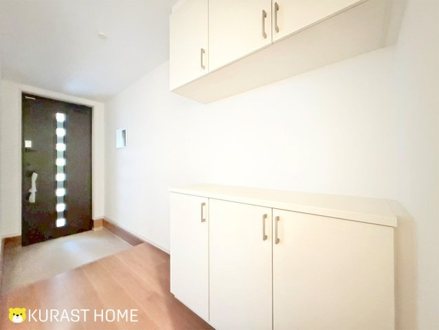 京都市右京区太秦上ノ段町　新築戸建の玄関