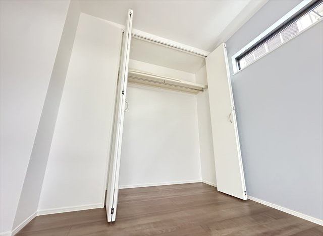 【収納】 | 新座市新座2丁目　新築一戸建住宅　全1棟　(志木本店) | ハンガーパイプ付のクローゼット
