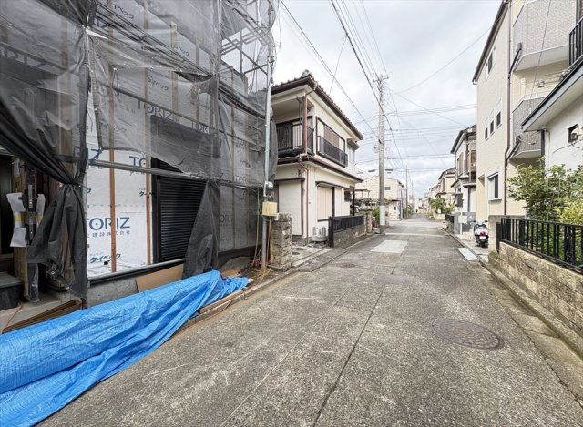 【前面道路含む現地写真】 | 新座市新座2丁目　新築一戸建住宅　全1棟　(志木本店) | 前面道路の様子／車の通りが少ない閑静な住宅地なので永く快適にお住まいいただけます。