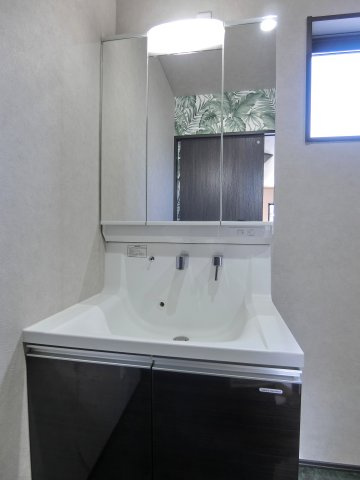 新潟市北区三軒屋町の独立洗面台