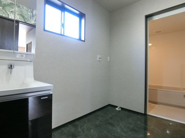 新潟市北区三軒屋町の洗面所