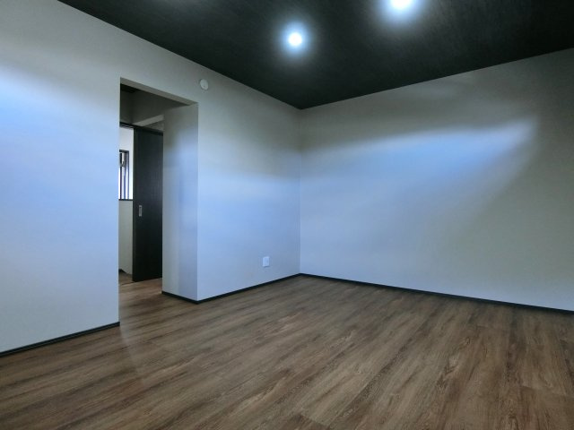 新潟市北区三軒屋町の洋室