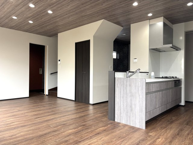 新潟市北区三軒屋町の居間・リビング