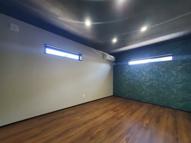 新潟市北区三軒屋町の洋室