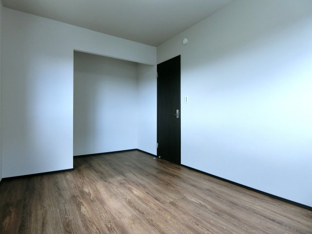 新潟市北区三軒屋町の洋室