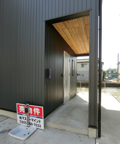 新潟市北区三軒屋町の玄関