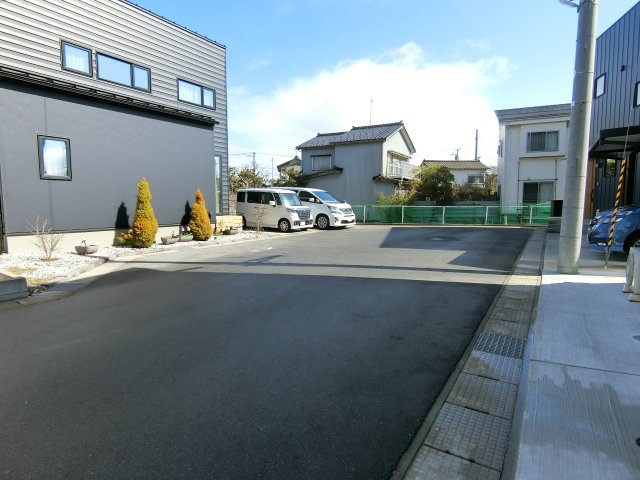 新潟市北区三軒屋町の前面道路含む現地写真