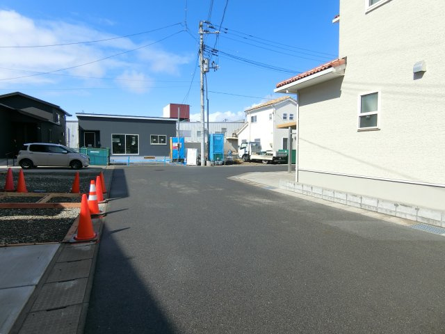 新潟市北区三軒屋町の前面道路含む現地写真