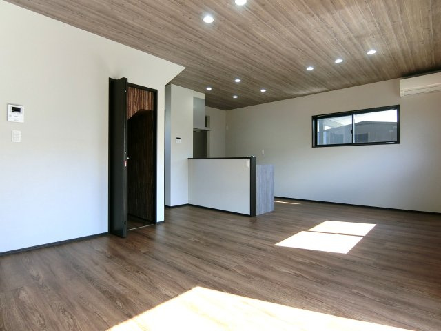 新潟市北区三軒屋町の居間・リビング