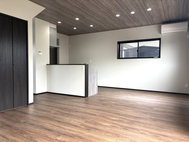 新潟市北区三軒屋町の居間・リビング