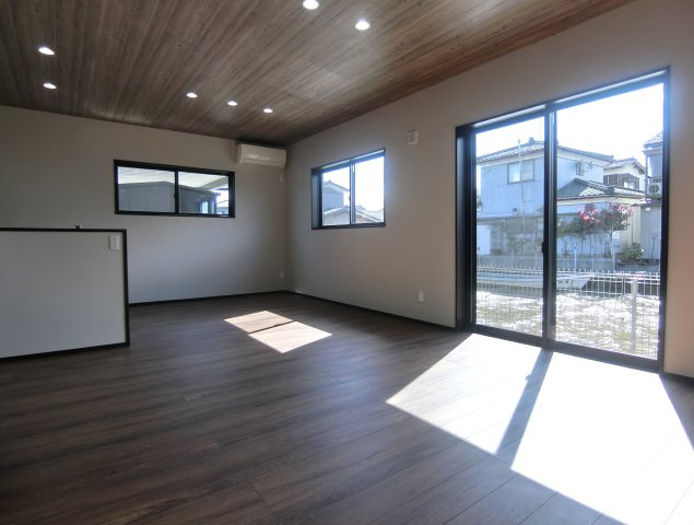 新潟市北区三軒屋町の居間・リビング