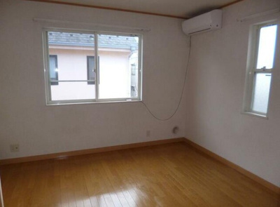 【居間・リビング】 | シャンブル | 南向き、日当たり良好。