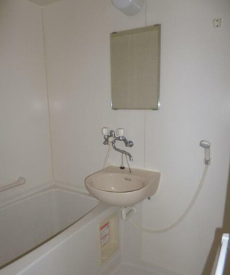 【浴室】 | シャンブル | きれいなバス・洗面台付。