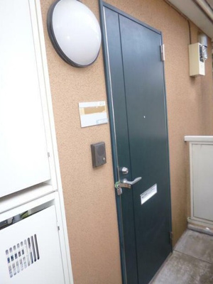 【玄関】 | シャンブル | インターホン付玄関。