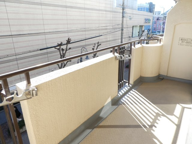 緑樹逆瀬川アーバンライフのバルコニー