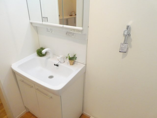 緑樹逆瀬川アーバンライフの洗面所