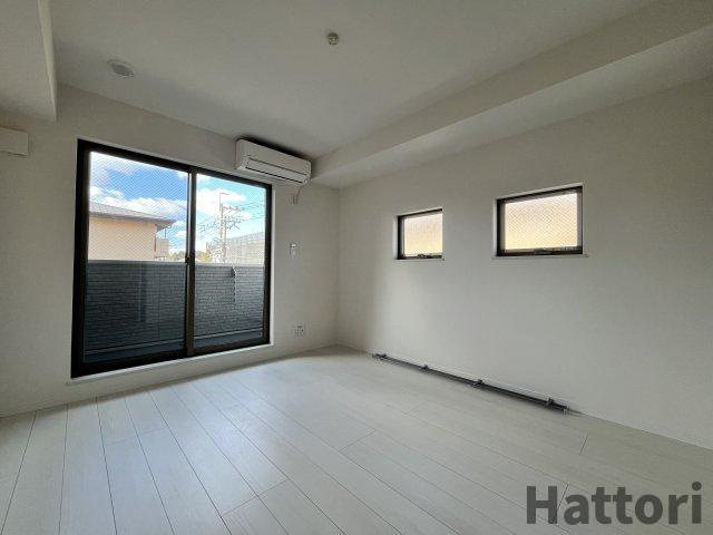 プルメリア関大前の居間・リビング