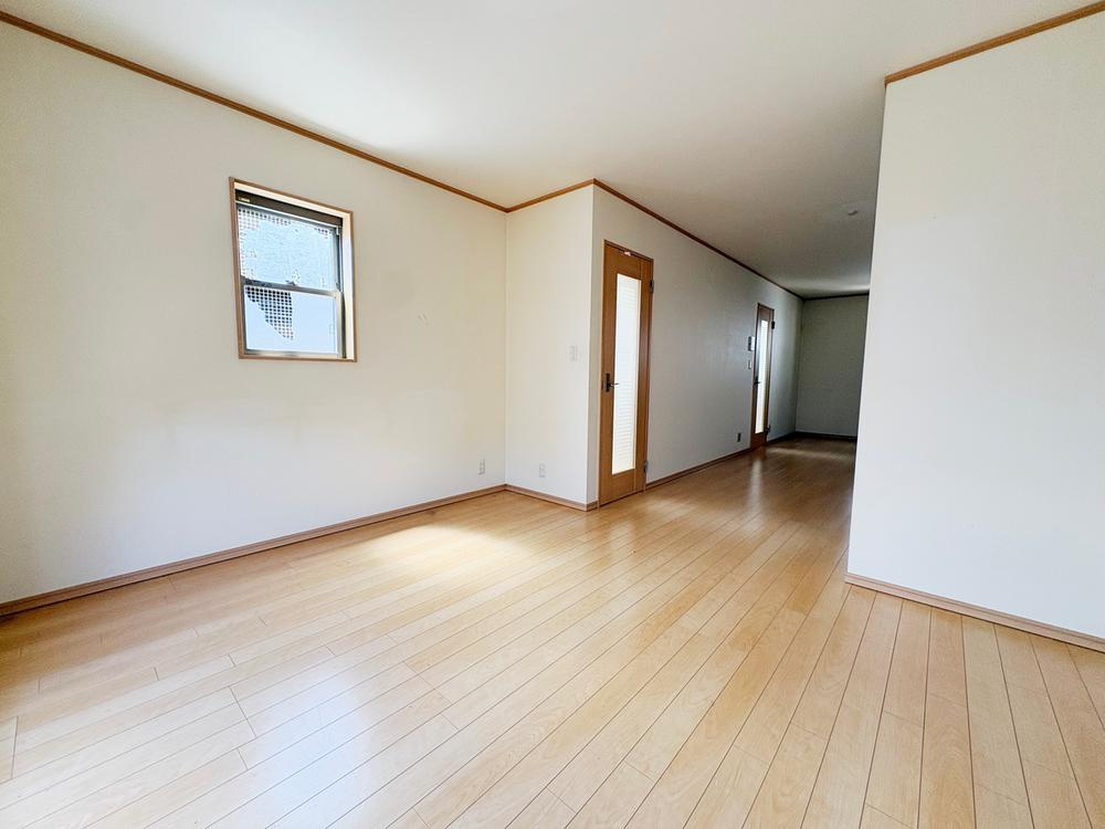 松丘町　中古一戸建ての和室|LDK17.5帖
■物件内覧・資金計画相談・住宅ローン相談、リフォーム相談、お問合せ受付中■
※当日・翌日のご内覧、ご相談はお電話でのお問合せがスムーズです！