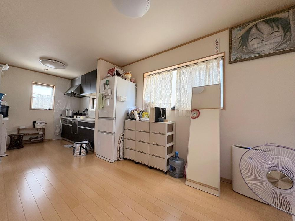 松丘町　中古一戸建ての居間・リビング|LDK17.5帖
■物件内覧・資金計画相談・住宅ローン相談、リフォーム相談、お問合せ受付中■
※当日・翌日のご内覧、ご相談はお電話でのお問合せがスムーズです！