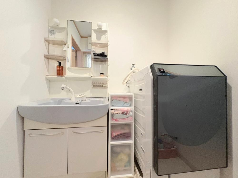 松丘町　中古一戸建ての独立洗面台|シャワー付き洗面化粧台
■物件内覧・資金計画相談・住宅ローン相談、リフォーム相談、お問合せ受付中■
※当日・翌日のご内覧、ご相談はお電話でのお問合せがスムーズです！