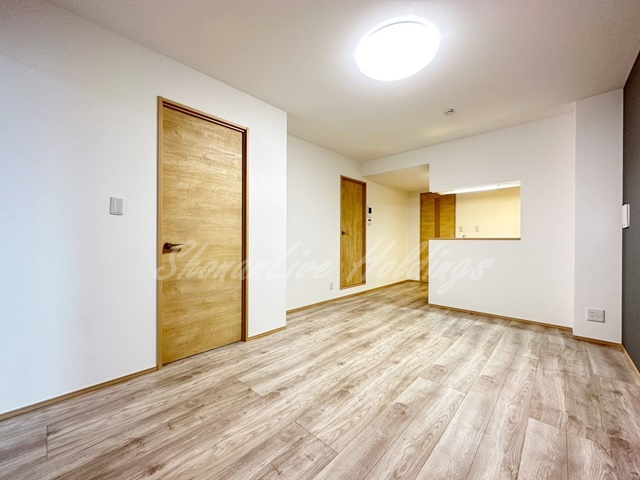 茅ヶ崎市菱沼１丁目の賃貸マンションの居間・リビング|使いやすいリビングになります♪