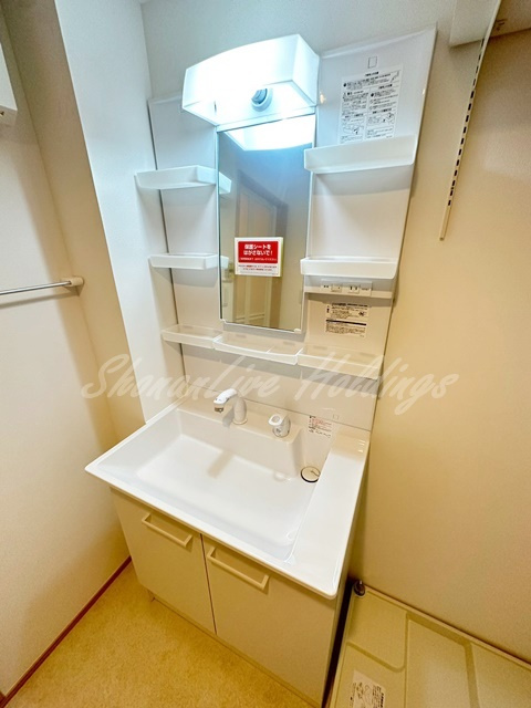 茅ヶ崎市菱沼１丁目の賃貸マンションの洗面所|掃除のしやすい洗髪洗面台です♪