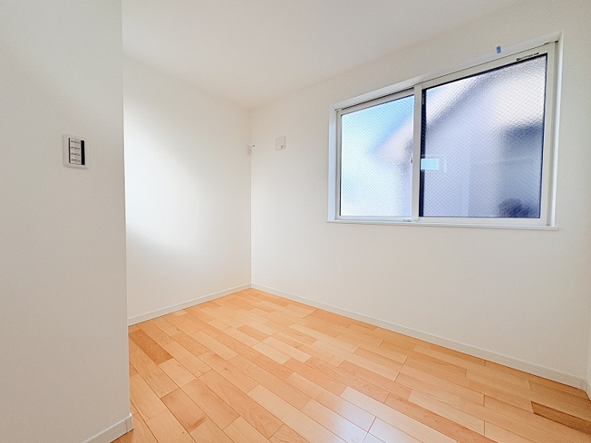 【洋室】 | 新座市野寺4丁目　新築一戸建住宅　全1棟　(保谷店) | 3階4.38帖/さまざまな家具を取り入れやすいナチュラルな内装。