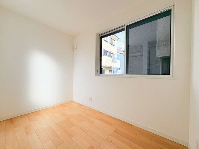 【子供部屋】 | 新座市野寺4丁目　新築一戸建住宅　全1棟　(保谷店) | 1階3.75帖/お好みのインテリアで安らぐ癒し空間が生まれます。