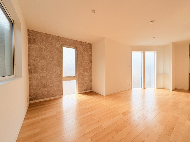 【居間・リビング】 | 新座市野寺4丁目　新築一戸建住宅　全1棟　(保谷店) | 外からの視線を気にせずゆったりと過ごせる2階リビング。