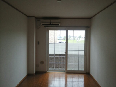 【居間・リビング】 | メルヴェーユⅢ | ゆったりとしたリビングです