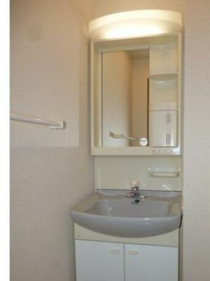 【独立洗面台】 | パルウッド両国 | 独立洗面台、小物を置くことができて便利です