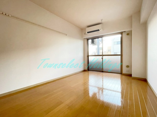 鎌倉市小袋谷１丁目の賃貸マンションの居間・リビング