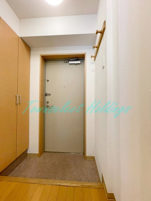 鎌倉市小袋谷１丁目の賃貸マンションの玄関