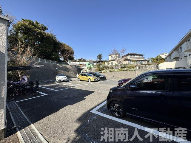 ヴァンヴェール鎌倉の駐車場|駐車場があるので、車を買う予定の方も安心です